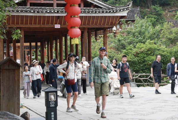线上股票炒股配资 “五一”假期1127.9万人次出入境(4)
